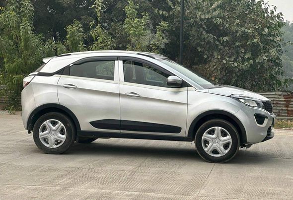 Tata Nexon for Sale @ Delhi – 5.11 lakhs