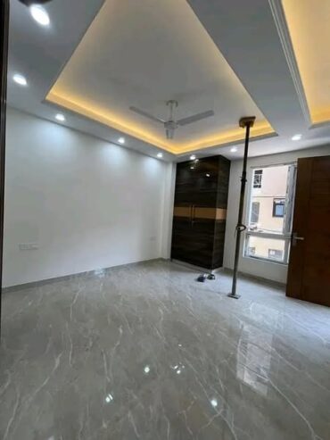 3bhk semi furnished flat on Rent near to Saket , Delhi – 32k per month