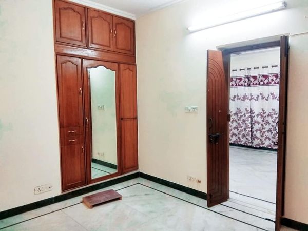 2bhk flat available for rent in Vasant Kunj , Delhi