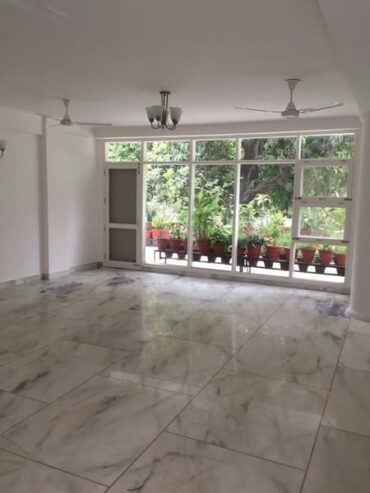 4BHK 450 SQ yrds Flat for Sale @ Hauz Khas, Delhi