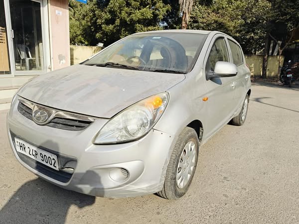 HYUNDAI I20 MAGNA for Sale @ Delhi – 1.65 lakhs