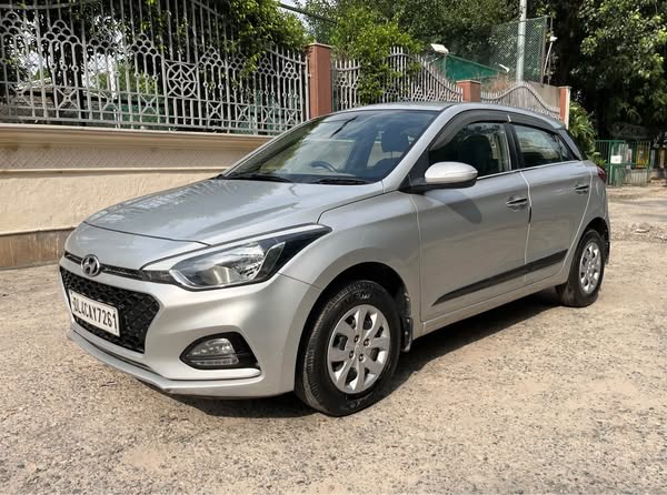 HYUNDAI I20 SPORTZ for Sale @ Delhi – 5.49 lakhs