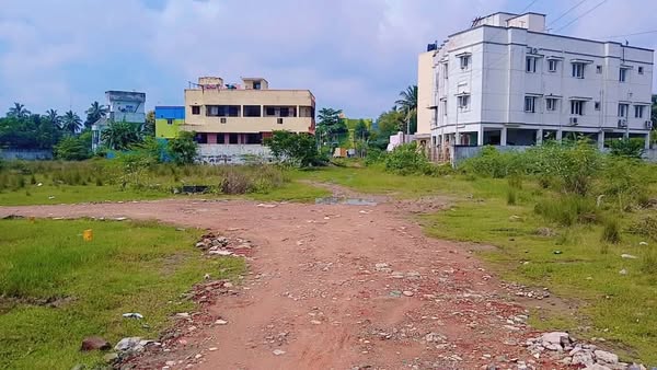 40 Ft Road North West Corner plot Emergency Sale @ Guduvanchery, Chennai