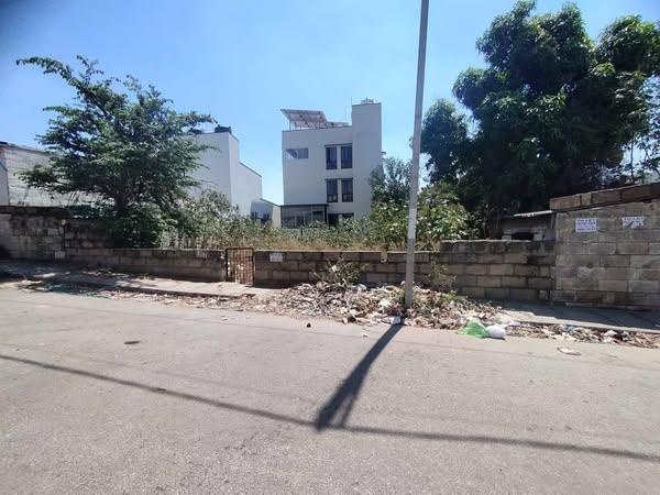 56 / 62 sqft West facing plot for sale in Nagarbhavi near outer ring road in Bangalore for 7 cr