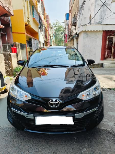 Toyota Yaris for Sale @ Kolkata – 7 lakhs