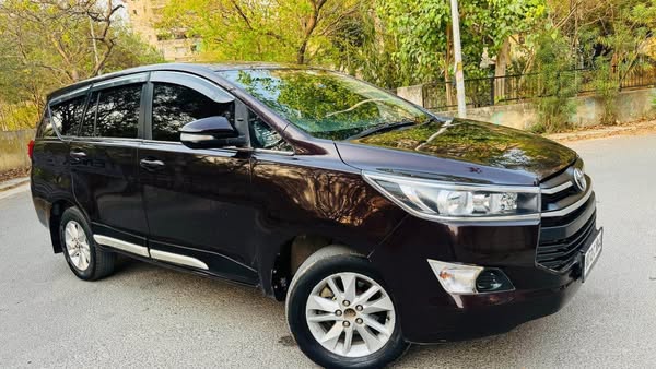 Inova Crysta 2.4 for Sale @ Delhi – 8.95 lakhs