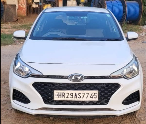 Hyundai i20 Magna for Sale @ Delhi – 4.8 lakhs