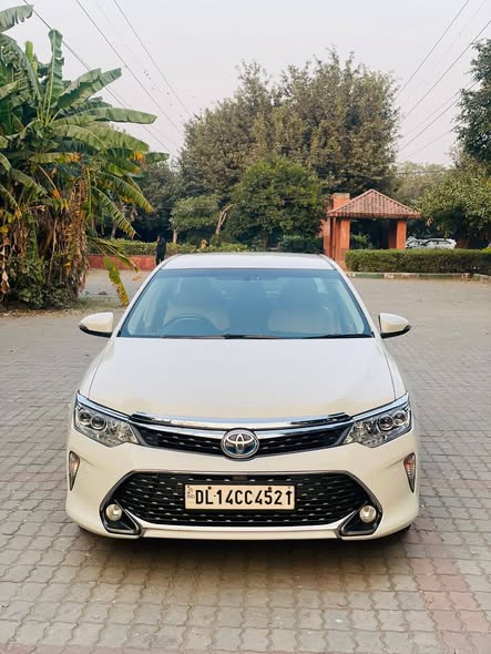 Toyota Camry for Sale @ Delhi – 9.5 lakhs