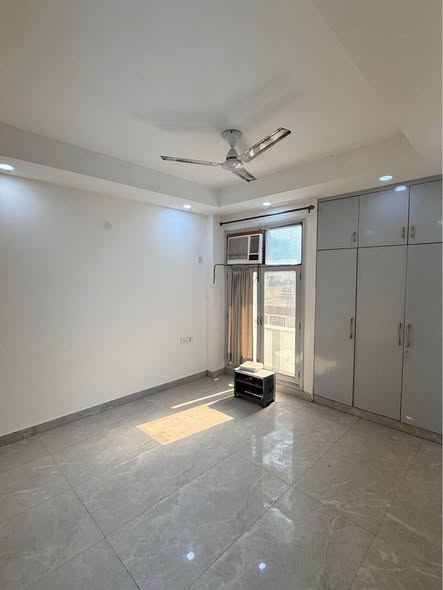 SEMIFURNISHED FLAT for Rent @ Saket ,Delhi – 40k per month